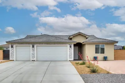 Image de Patio & Fenced-In Yard: Desert Oasis in Pahrump!