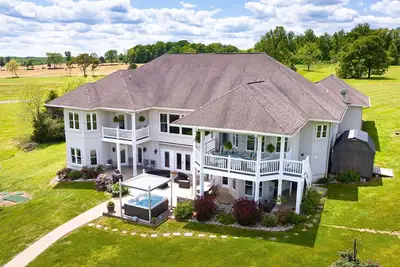 Image de Lake Front Resort Home, La Vita Bella at Lake Anna