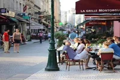 Image de A magnificent Montorgueil residence in a haussmannian style building
