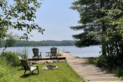 Image de Cozy Log Cabin on the Water