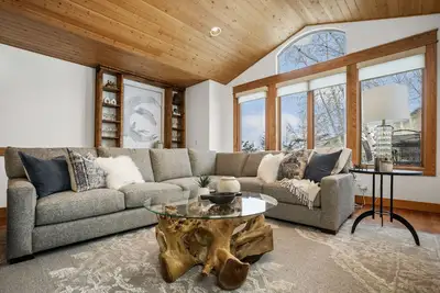 Image de Air Conditioning + Heated Garage, Single Family Home - Walking Distance to Steamboat Resort