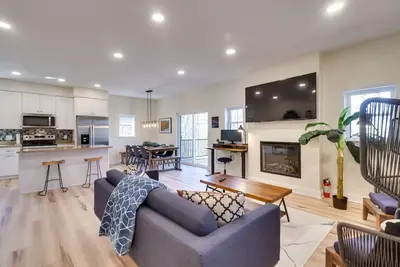 Image de Pet-Friendly Basye Vacation Rental w\/ Fireplace!