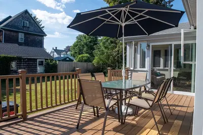 Image de One-level Pier Rental, Large Deck, Central Air