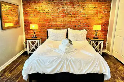 Image de *2 Br/2 Bath Ideal Hospital Access*Free Park*Walk