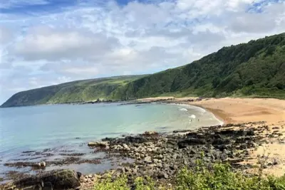 Image de Private location overlooking lush glen. Short walk to beautiful secluded beach.