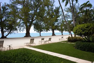 Image de Luxury Beachfront Condo in Paradise, 7 Mile Beach, #18 The Islands Club