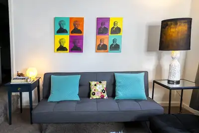 Image de Andrew & Andy Apt – Inspired by Pittsburgh Icons