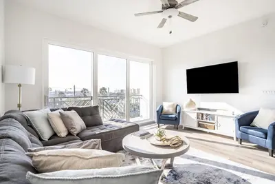 Image de 5 Star New Luxury Beach Condo