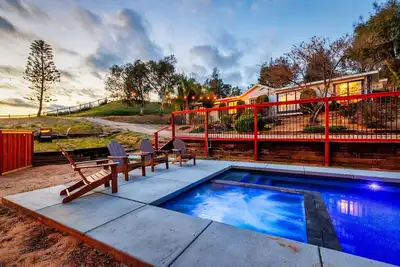 Image de 15% Off Open Aug - Close 2 Wineries, Pool, Jacuzzi!