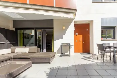 Image de Confortable appartement avec Wifi, climatisation, piscine, bain à remous, Tv, terrasse et parking