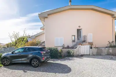 Image de Joli appartement pour 3 personnes avec Wifi, climatisation, Tv, patio, animaux admis et parking