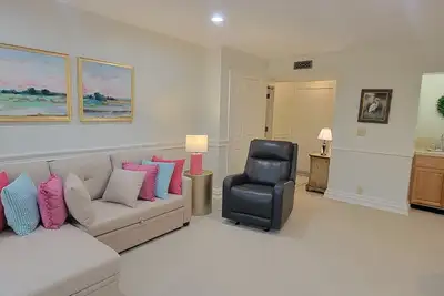 Image de Amenity cards included, close to beach, beach club, golf course, & pet friendly