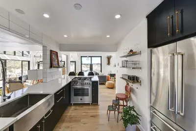 Image de Riverfront Retreat w/ Mountain Views
