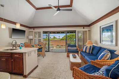 Image de Newly updated ocean view retreat on Poipu Beach; A/C, pool, gym restaurants.