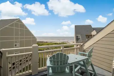 Image de Amazing Ocean Views from Lovely 2 Br Condo w/ Pool at Oak Island Beach Villas.
