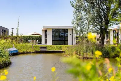 Image de ✓ Module Special at Park Westerkogge ✓ Holiday home for 6 people ✓ Located in Berkhout (North Holland) ✓ Waterfront holiday resort ✓ Book directly at the resort
