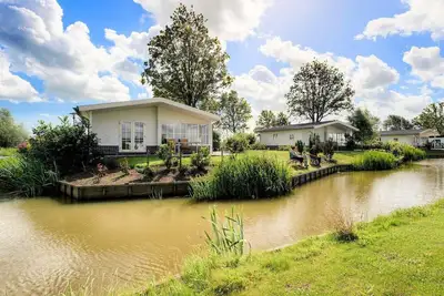 Image de âś“ Landhuis at Park Westerkogge âś“ Holiday home for 4 people âś“ Located in Berkhout (North Holland) âś“ Waterfront holiday resort âś“ Book directly at the resort
