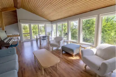 Image de Modern 5 Bedroom Farmhouse with Pool and Pond on 55 acres of Land!