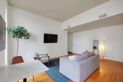 Image de Historic Charm, Walkable Entertainment