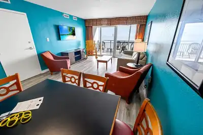Image de Direct View on Boardwalk Centrally Located, Pools!