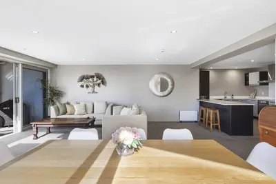 Image de Sun filled & Spacious with Ocean Views & beach