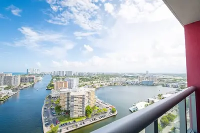 Image de Infinite View| Balcony & Pool+ Gym+ Near Beach