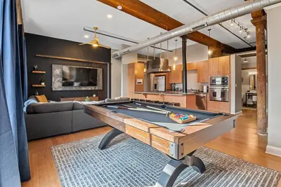 Image de New Loft Near Convention Center