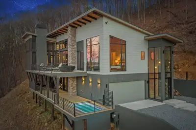 Image de Blue Ridge Ultra Luxury with Stunning Mountain & Lake Views, Near Aska & Marina