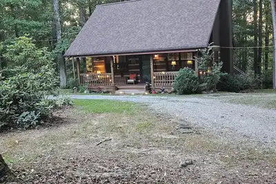Image de Nature Lovers Paradise- Rustic Cabin on 2 acres with a creek!