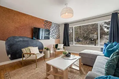 Image de Vibrant In The Valley | Arcade | 4 Bed | Sleeps 8!