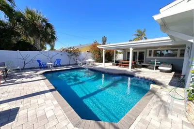 Image de Fully Modern Single Family Home w Private Pool