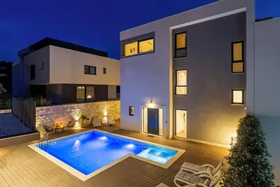 Image de Modern villa with private pool, jacuzzi and amazing sea views!