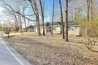 Image de Entire 3 Bedroom House Near Bike Trails!