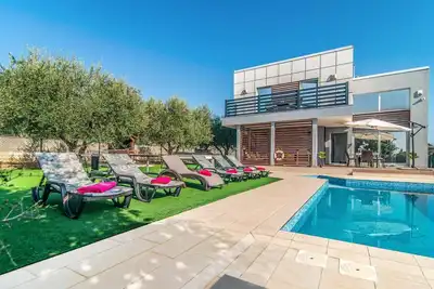 Villa Tammy by Villa Plus