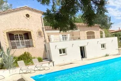 Image de Villa Rainbow avec piscine en Provence, idéal vacances en famille ou entre amis