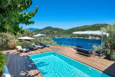 Villa Floisvos Desimi by Villa Plus