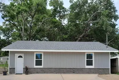 Image de Cozy modern house near interstate, amusement parks, hospital, 20 min from beach