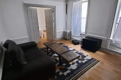 Image de Spacious Sanctuary 1 block to train!