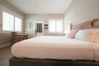Image de Key West Style Cottage - with pool/hot-tub