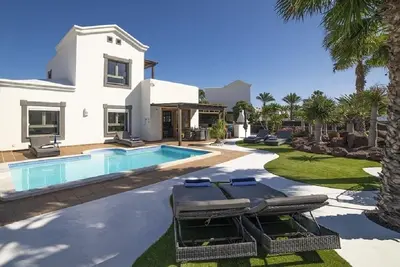 Lucero Playa Blanca, Private pool and beautiful landscaped gardens