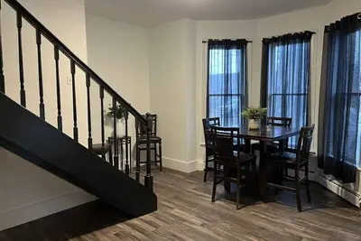 Image de Cozy 3 bedroom, 1 bathroom townhouse!