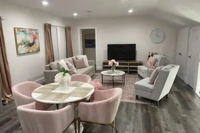 Image de Gem in Museum District Chef Kitchen 2bed/2bath