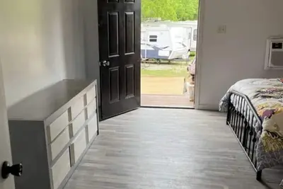 Image de New cabin located on the jacks fork river front.