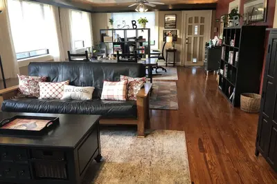 Image de Spacious garage apartment in Winter Garden that sleeps four.