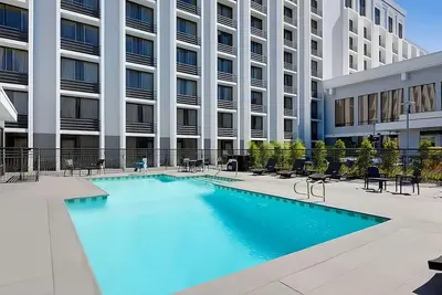 Image de Stress-Free Vacation! Close to  Happy Hollow Park and Zoo! Onsite Pool!