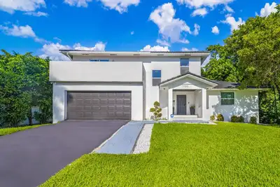 Image de Modern Million Dollar Home with Hot Tub and Pool