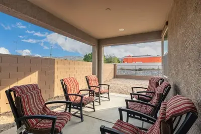 New Home + Extra Apt | Sleeps 10!