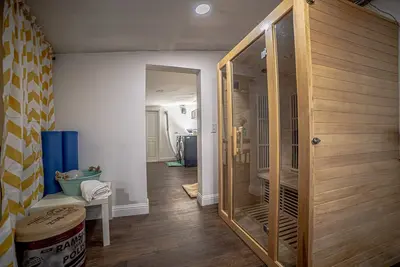 Image de Relax & Unwind in our Cozy Home with Private Sauna