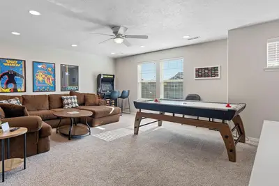 Image de Stay and Play in Spacious House in Star!