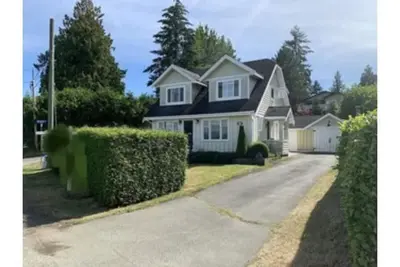 Image de Qualicum beach house. 3 bedroom fully remodeled heritage home. Big back yard